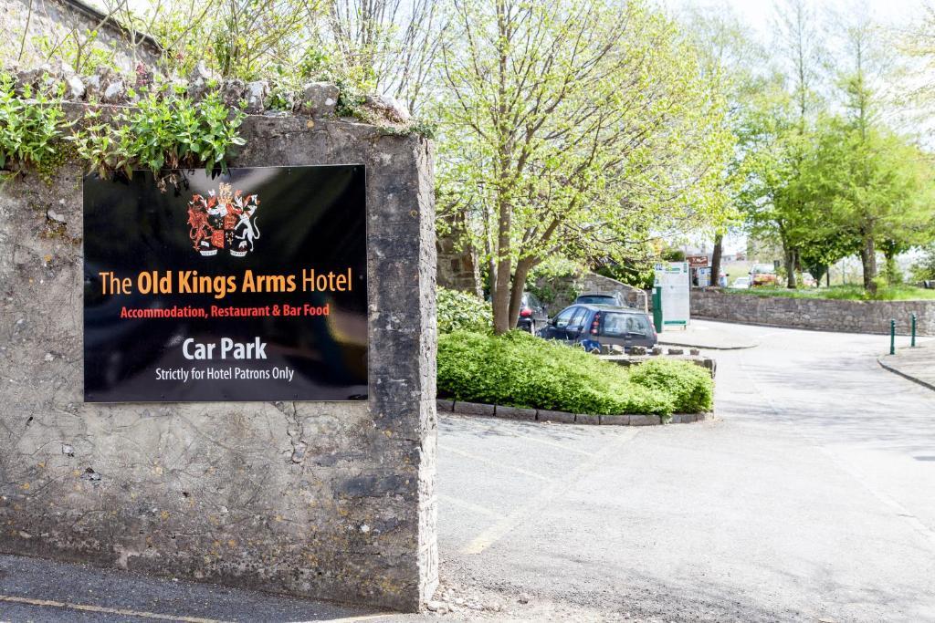 Old Kings Arms Hotel Pembroke Esterno foto
