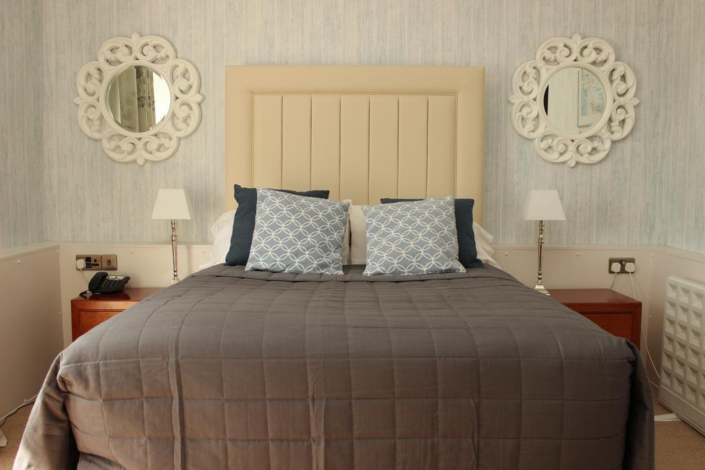 Old Kings Arms Hotel Pembroke Esterno foto