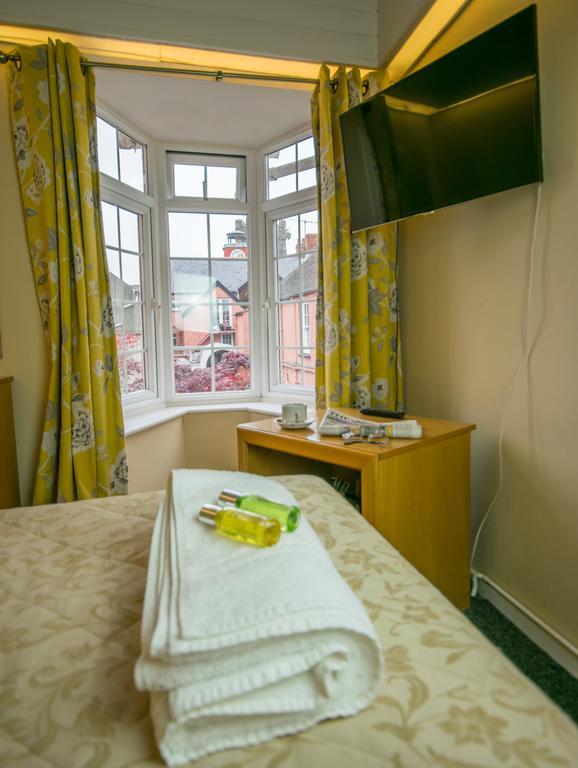 Old Kings Arms Hotel Pembroke Esterno foto